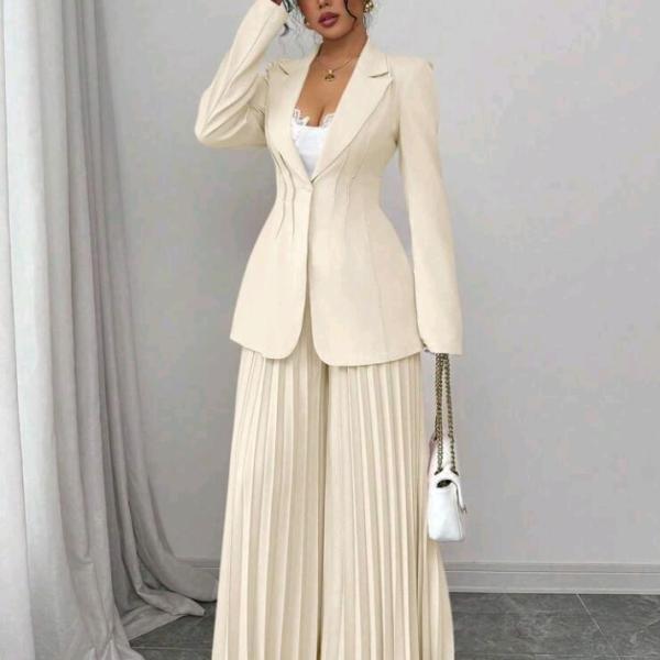 بدلة نسائية