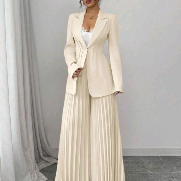 بدلة نسائية