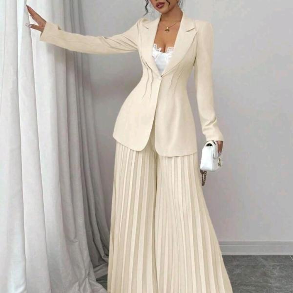 بدلة نسائية