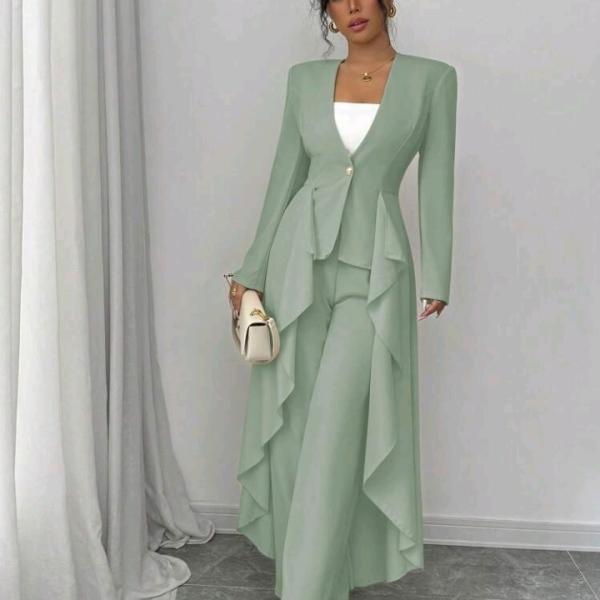 بدلة نسائية