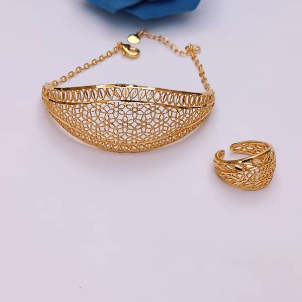 اساور بي خاتم